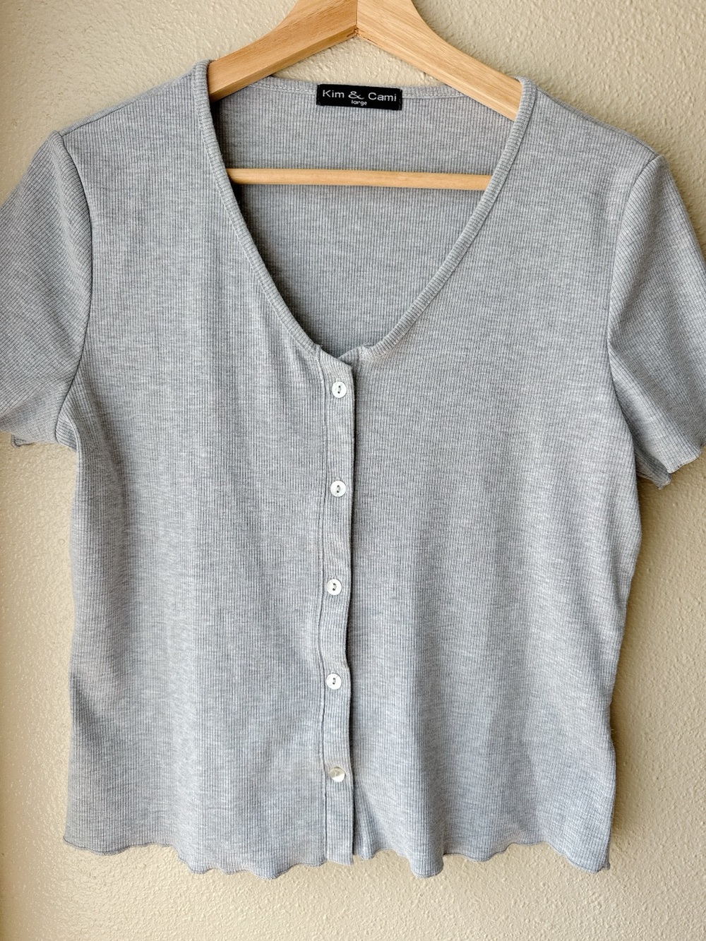 Light Gray Ribbed Short Sleeve Button Front Top - Size L - Picture 2 of 6